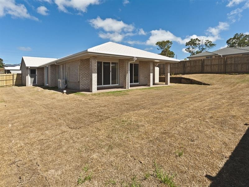8 Huon Drive, Glenvale QLD 4350