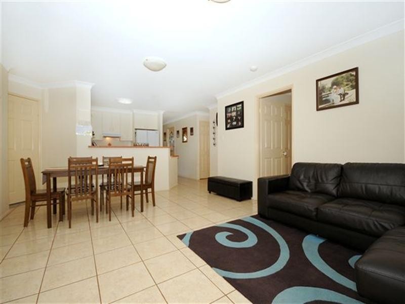 8 Bushnell Court, Rockville QLD 4350