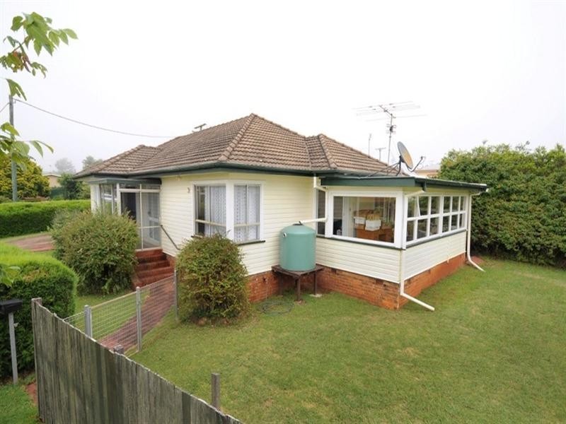 31 Beelbee Street, Harristown QLD 4350