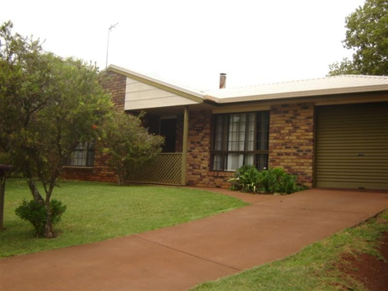 15 Smythe Street, Kearneys Spring QLD 4350