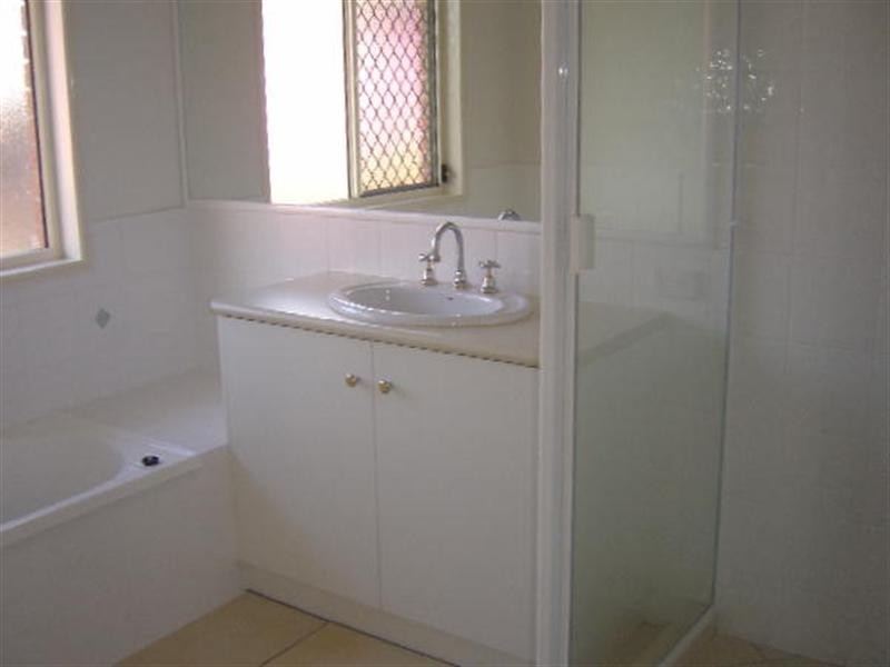 6 Sinclair Street, Wyreema QLD 4352