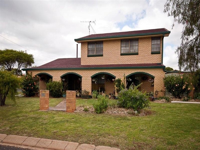 2 Jondaryan Street, Newtown QLD 4350