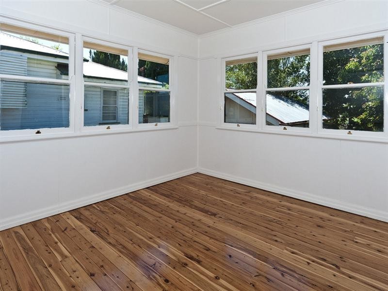 8 Helen Street, Newtown QLD 4350