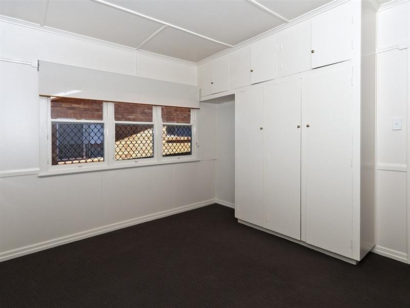 8 Helen Street, Newtown QLD 4350