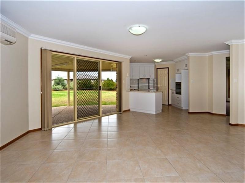 15 Wellington Street, Wyreema QLD 4352