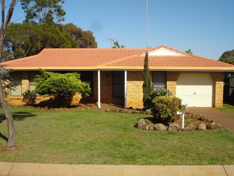 9 Ansett Court, Wilsonton QLD 4350