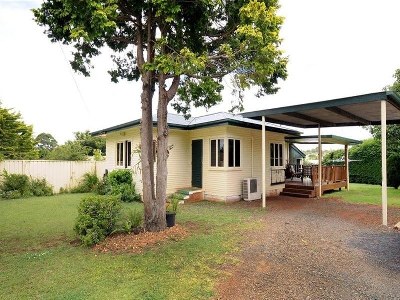 813 Ruthven Street, Kearneys Spring QLD 4350