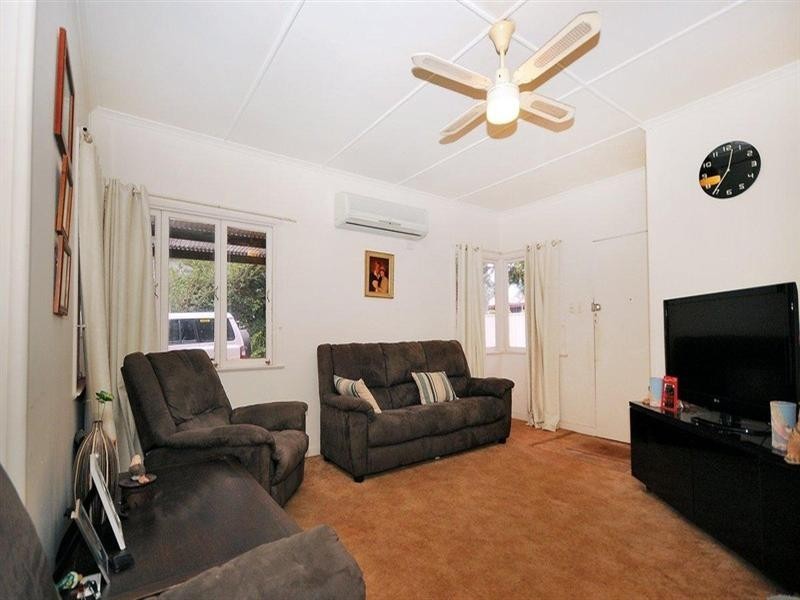 813 Ruthven Street, Kearneys Spring QLD 4350