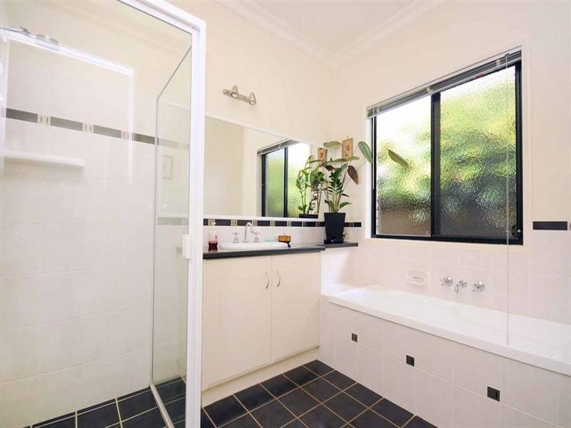 20 Barton Street, Middle Ridge QLD 4350