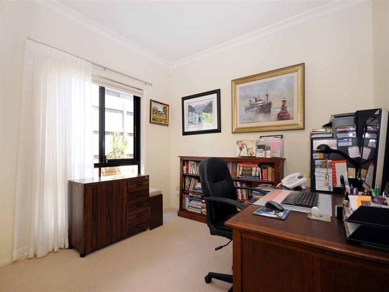 20 Barton Street, Middle Ridge QLD 4350