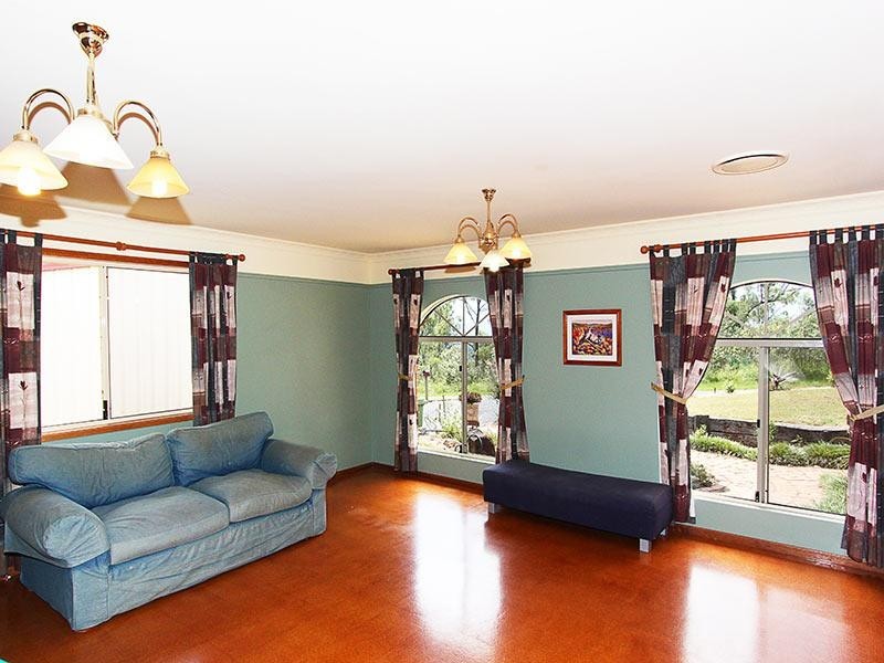 33 Berghofer Drive, Withcott QLD 4352