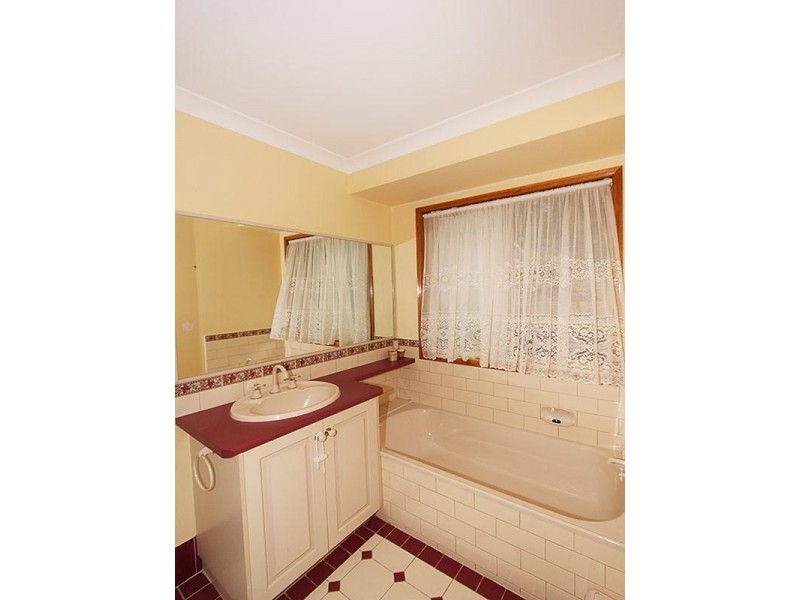 33 Berghofer Drive, Withcott QLD 4352