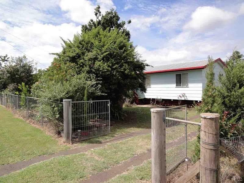 27 John Street, Southbrook QLD 4363