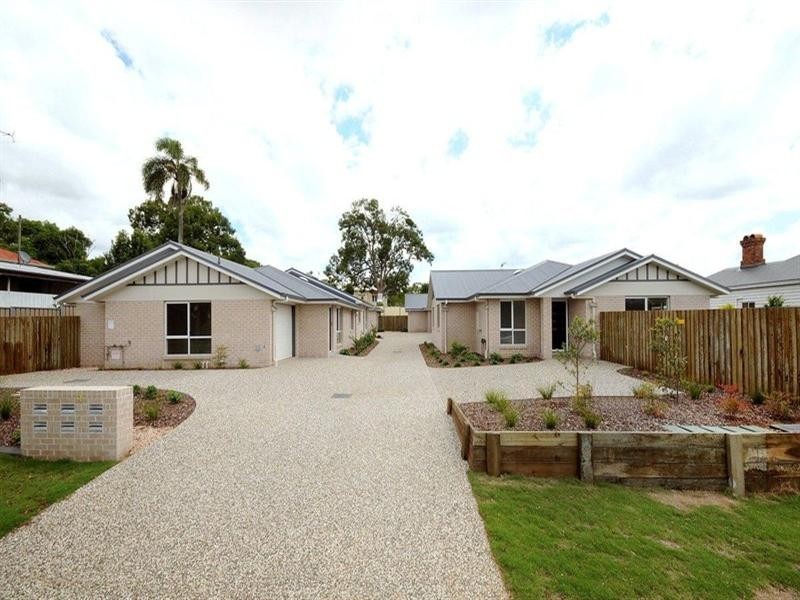 2/11 Hillside Street, Newtown QLD 4350