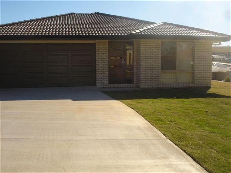 27 Willowburn Drive, Wilsonton Heights QLD 4350