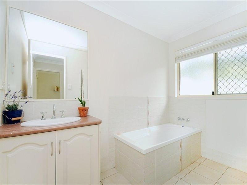 125 Smith Creek Road, Vale View QLD 4352