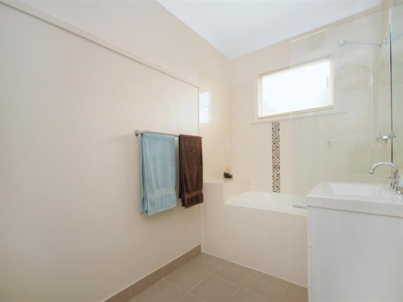 16 Tomkinson Street, Wilsonton QLD 4350
