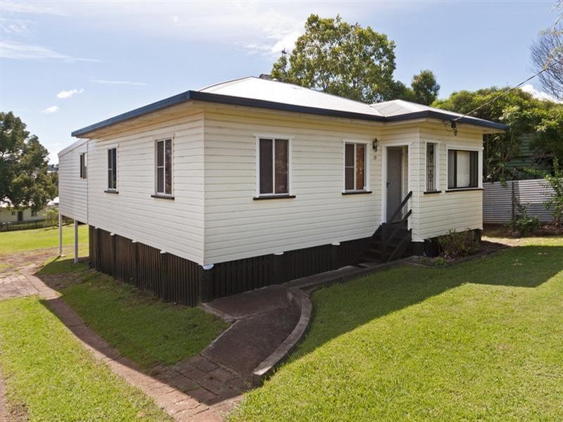19 Christmas Street, North Toowoomba QLD 4350