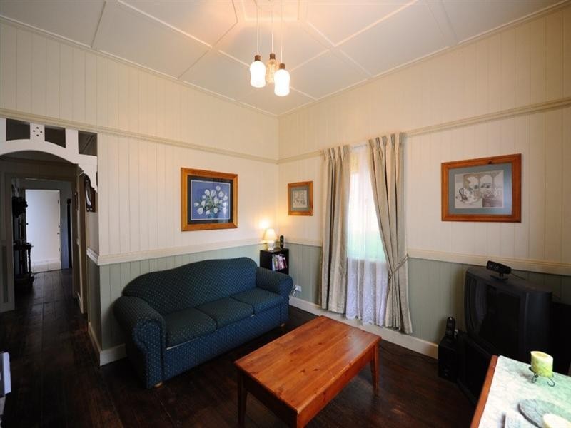 32 Isaac Street, North Toowoomba QLD 4350