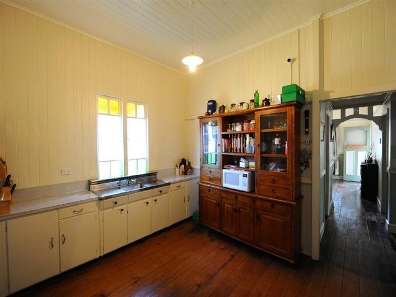 32 Isaac Street, North Toowoomba QLD 4350