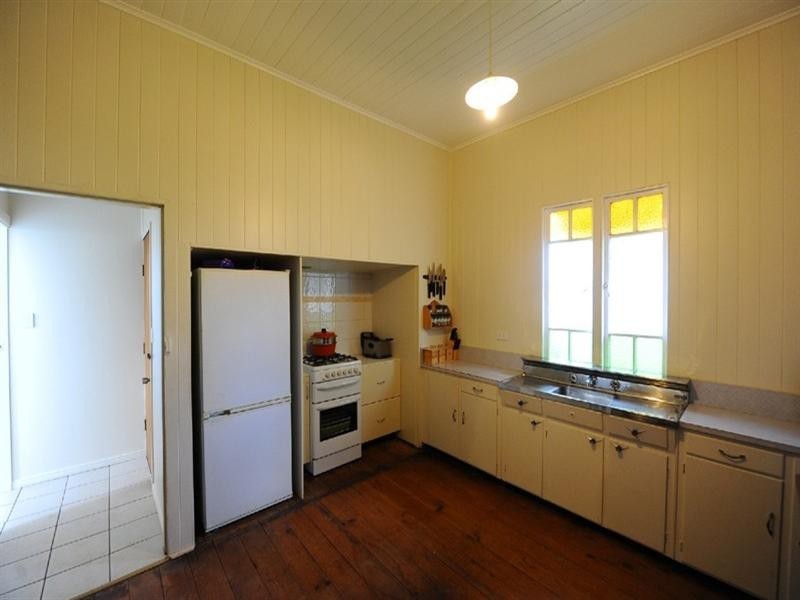 32 Isaac Street, North Toowoomba QLD 4350