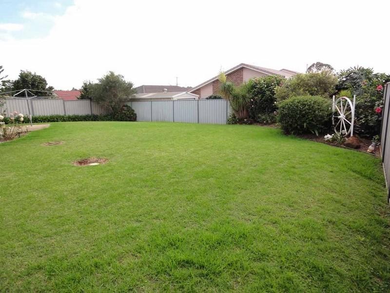 25 Bouganvillea Drive, Middle Ridge QLD 4350