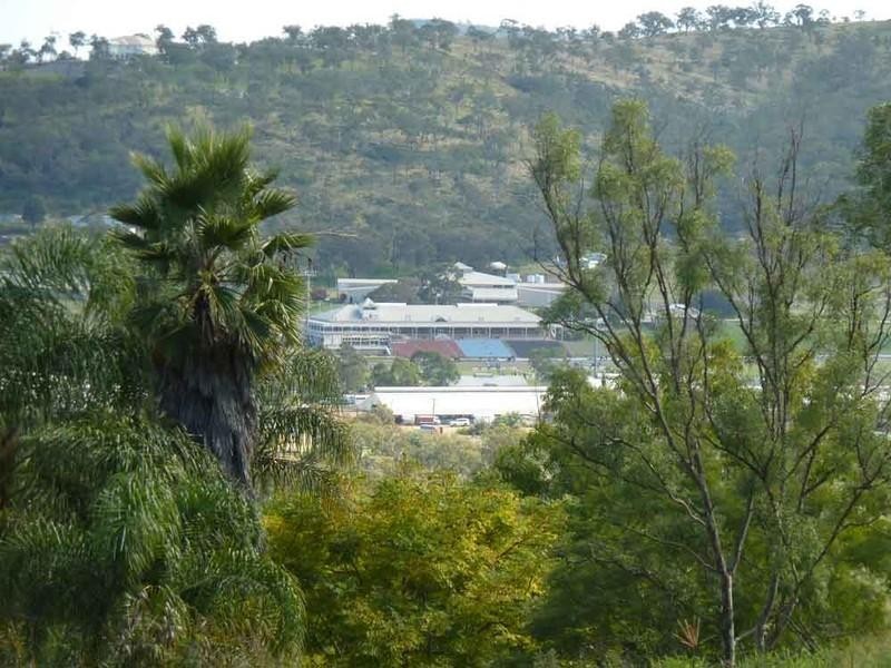 9 Skyline Drive, Glenvale QLD 4350