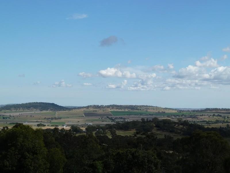 9 Skyline Drive, Glenvale QLD 4350