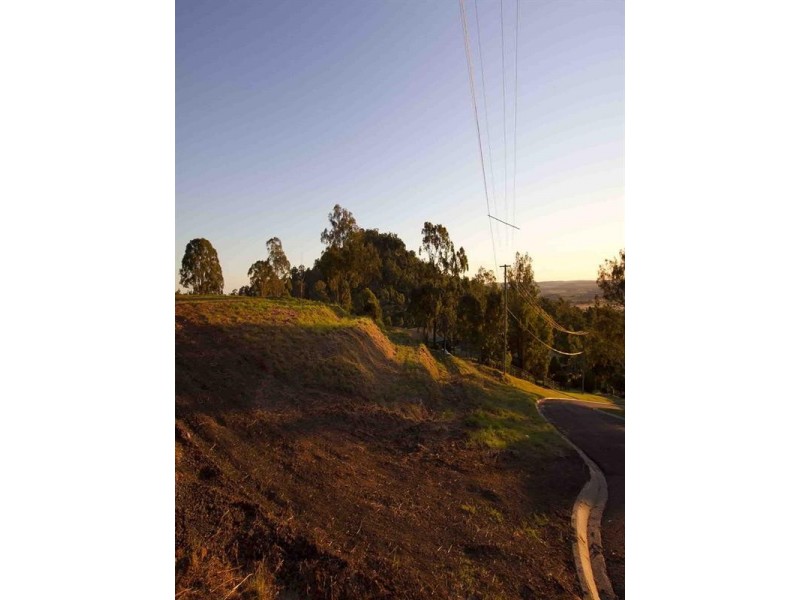 9 Skyline Drive, Glenvale QLD 4350