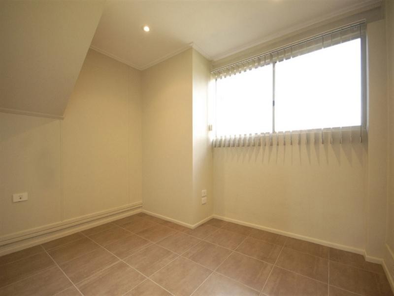 6 Raelyn Court, Centenary Heights QLD 4350