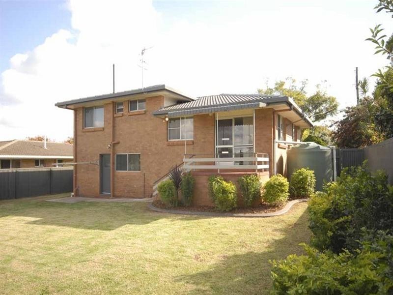 6 Raelyn Court, Centenary Heights QLD 4350