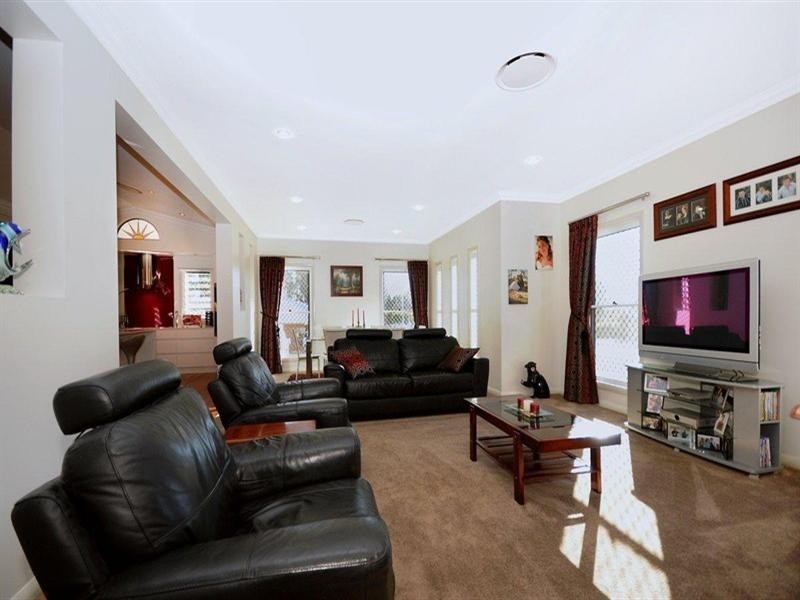 451 Mackenzie Street, Middle Ridge QLD 4350