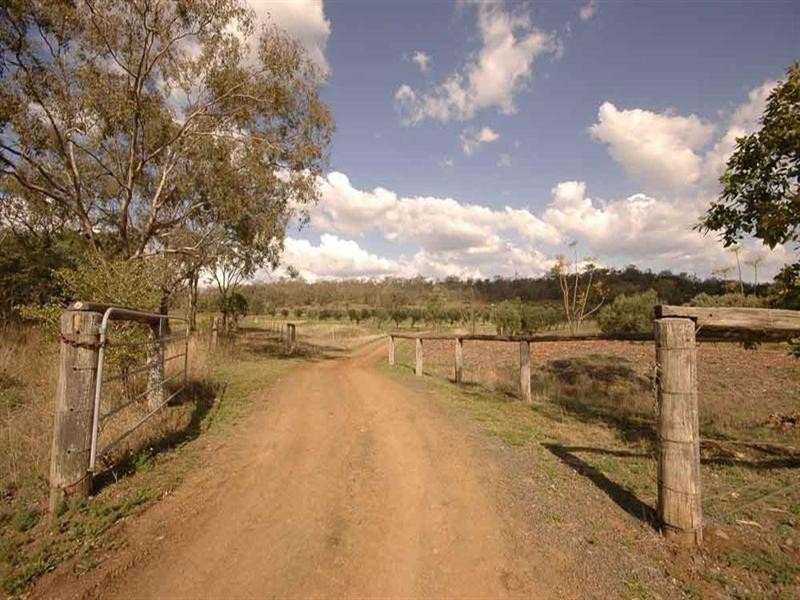 317 Beauaraba Road, Linthorpe QLD 4356