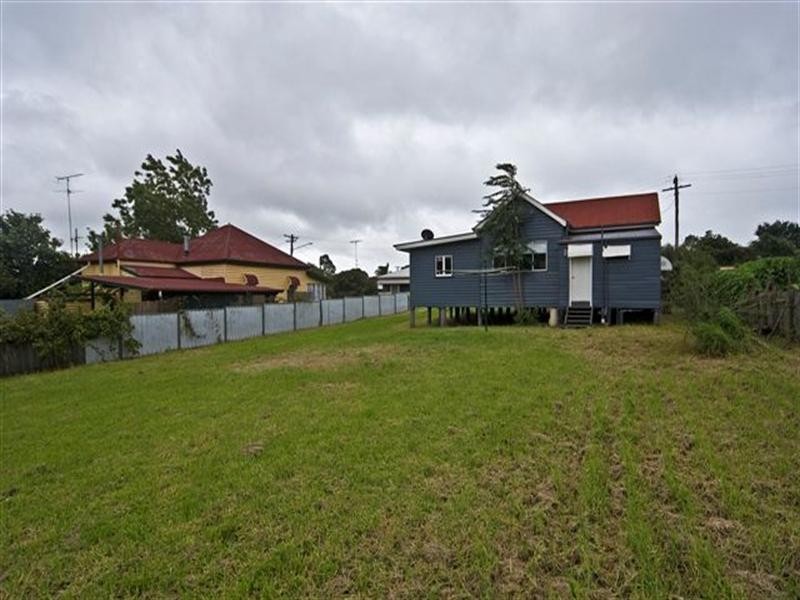 2 Glasgow Street, North Toowoomba QLD 4350