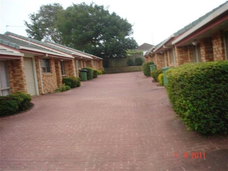 2/299 James Street, Newtown QLD 4350