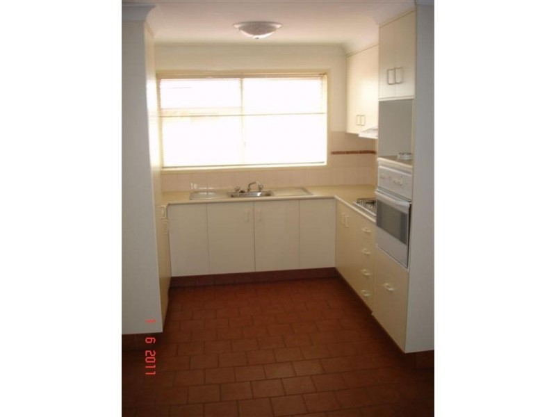 2/299 James Street, Newtown QLD 4350