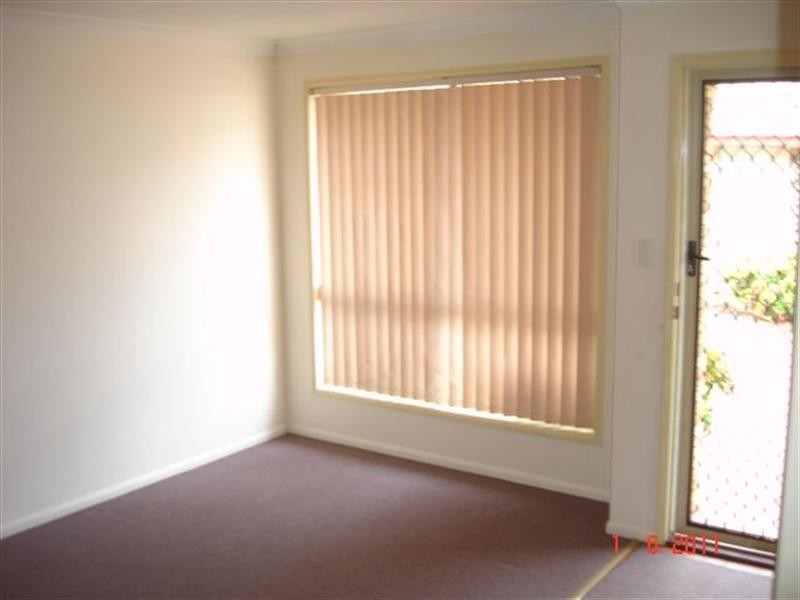 2/299 James Street, Newtown QLD 4350