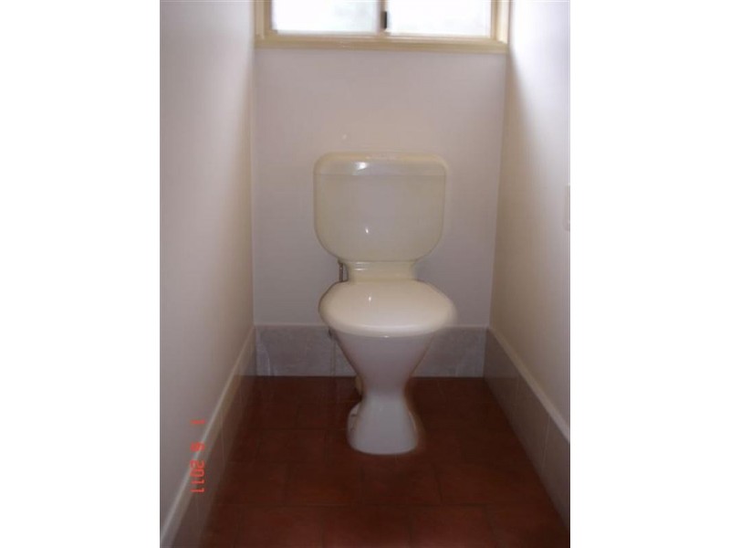 2/299 James Street, Newtown QLD 4350