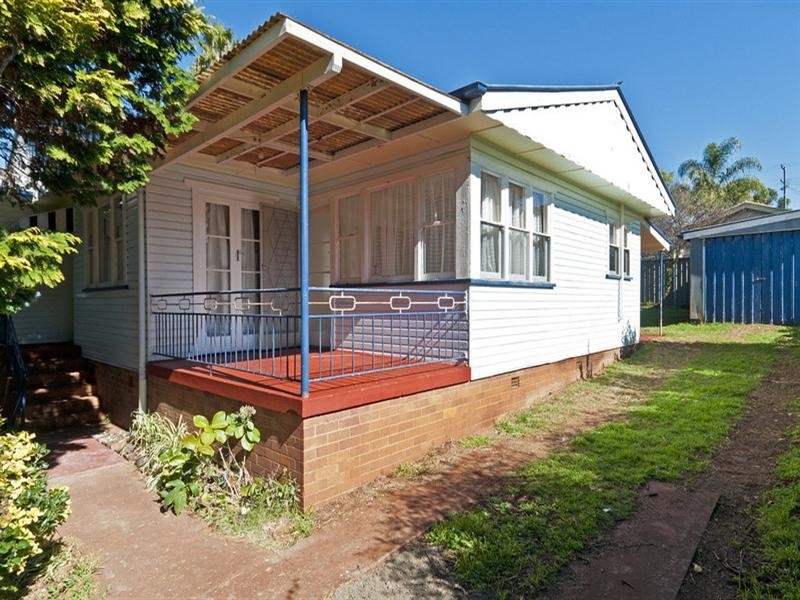 257 West Street, Harristown QLD 4350