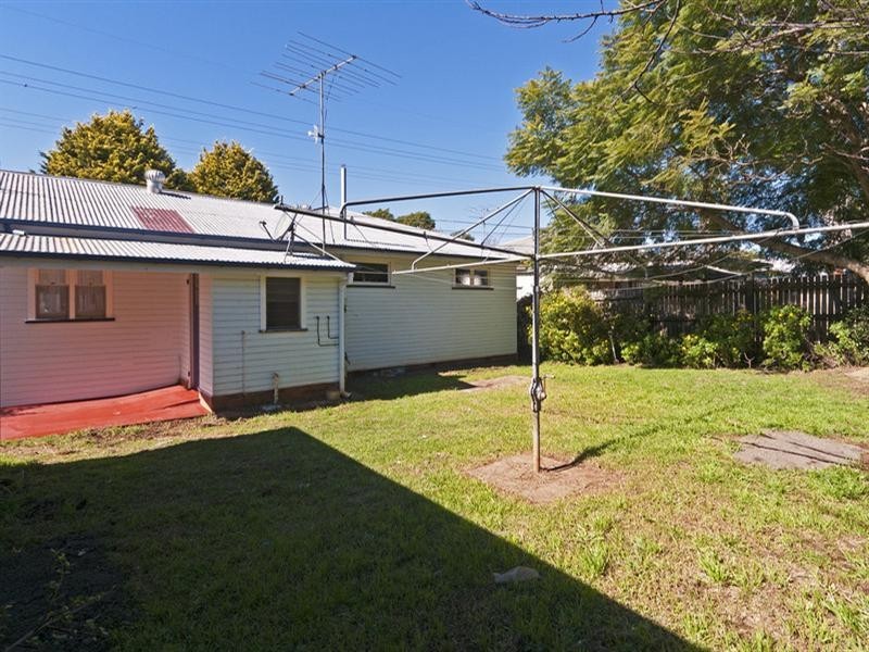 257 West Street, Harristown QLD 4350
