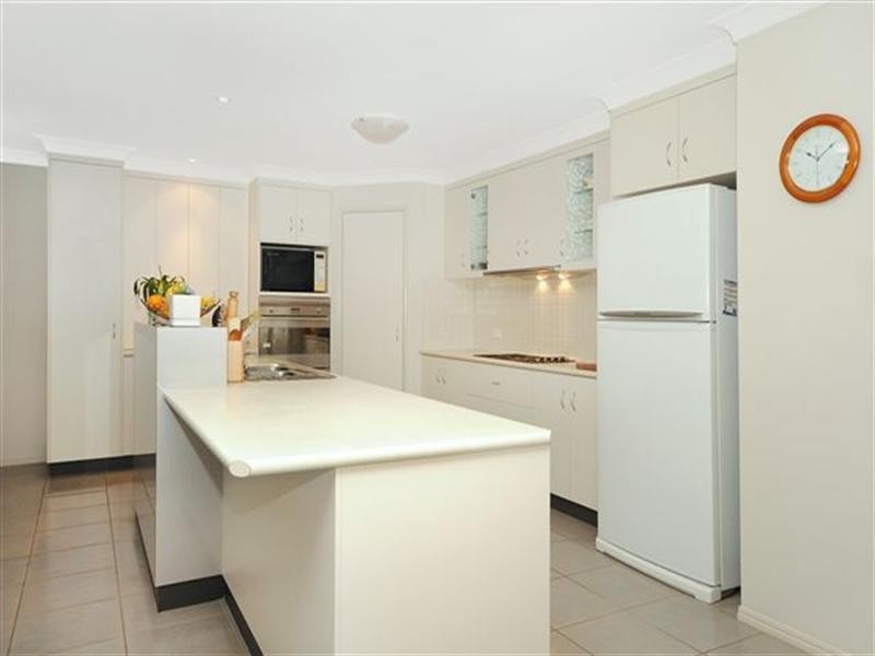 8 Paringa Close, Middle Ridge QLD 4350