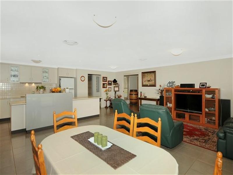 8 Paringa Close, Middle Ridge QLD 4350