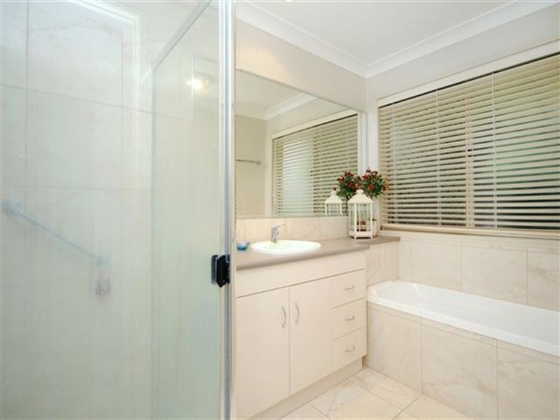 8 Paringa Close, Middle Ridge QLD 4350