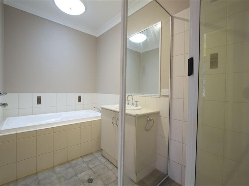 1/16 Pascoe Lane, Harlaxton QLD 4350