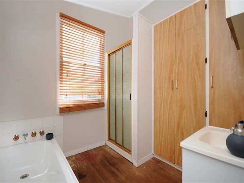 64 Jellicoe Street, Mount Lofty QLD 4350