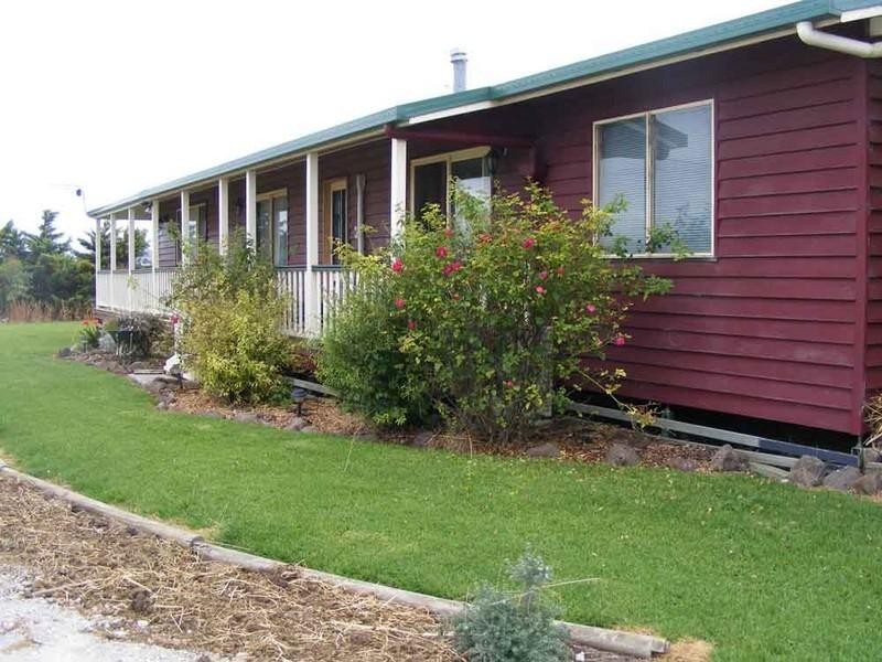 11 Railway Parade, Cambooya QLD 4358