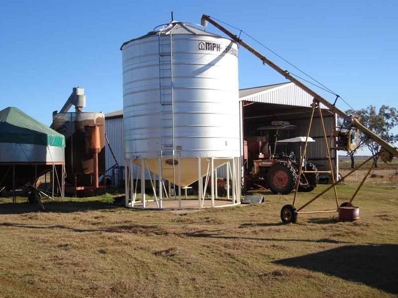 1071 Oakey-Pittsworth Road, Aubigny QLD 4401