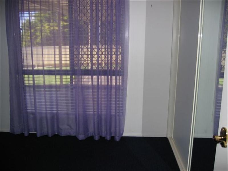 1 Banksdale Drive, Middle Ridge QLD 4350
