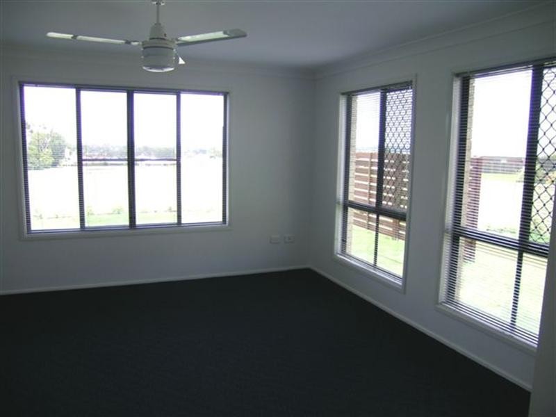 1 Banksdale Drive, Middle Ridge QLD 4350