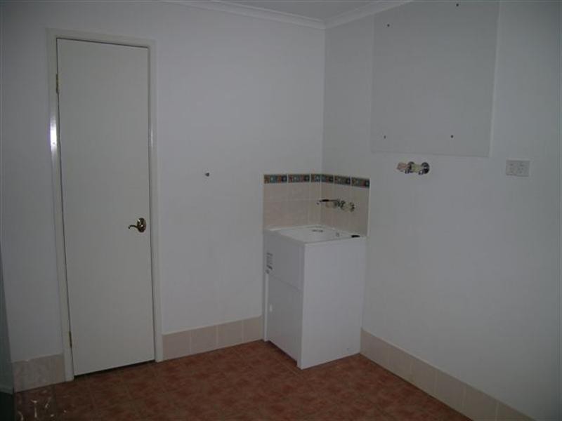 1 Banksdale Drive, Middle Ridge QLD 4350